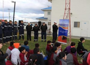 Empresa Salmones Magallanes participó en actividad  de limpieza del borde costero de Puerto Natales