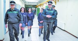 Estudiantes conocieron la labor de Gendarmería