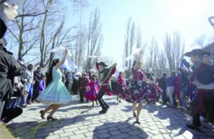 “En la Provincia de Santa Cruz están  viviendo fácilmente unos 35 mil chilenos”