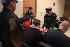 Mujer quedó grave tras ser apuñalada en confuso incidente al interior de pensión