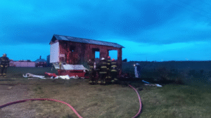 Oficina resultó completamente destruida por el accionar de las llamas