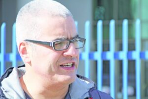 Padre lucha por estar con su hija  de tres años a quien no la dejan ver