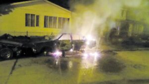 Despúes de un mes y medio vuelven a quemar un auto
