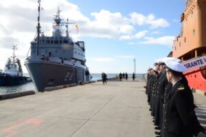 ARA “Islas Malvinas” de la Armada Argentina recala en  Punta Arenas en visita oficial