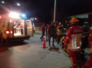 Conductor que guiaba contra el tránsito provocó accidente y dejó una joven lesionada