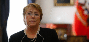 Presidenta Bachelet retira polémica querella contra revista Qué Pasa