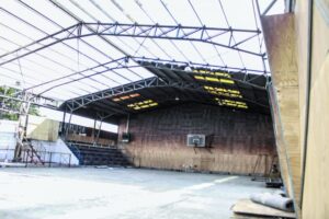 Aún no pueden iniciar la reconstrucción del gimnasio del Colegio Charles Darwin