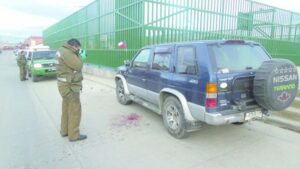 Hombre que sorprendió a sujetos intentando robar su vehículo sufrió violenta agresión
