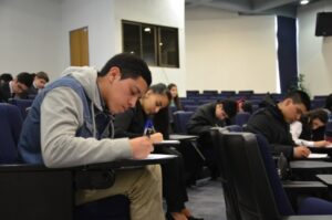 Jóvenes de Punta Arenas rinden exámenes de admisión para la escuela naval “Arturo Prat”