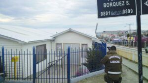 Menor que tenía prohibición judicial de salir de  su casa fue sorprendido robando en sede vecinal