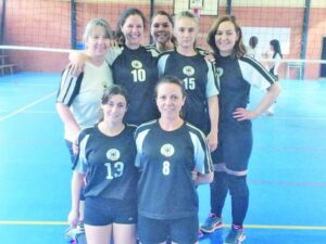 Liga Vóleibol Leñadura: Matriarcas y Skuas mandan con campaña perfecta