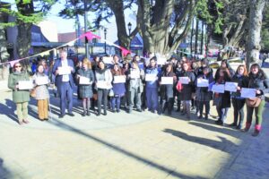 Alumnos del Liceo Sara Braun “intervienen” en contra del abuso sexual infantil en pleno centro de Punta Arenas