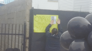 Familiares de niña abusada se manifestaron frente a la vivienda del condenado