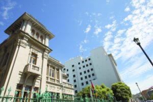Las funciones y deberes de  los alcaldes y los concejales