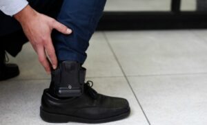 Corte de Apelaciones mantuvo condena para agresor que será monitoreado con tobillera telemática