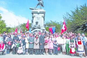 Adultos mayores y colonia suiza participaron en el desfile dominical