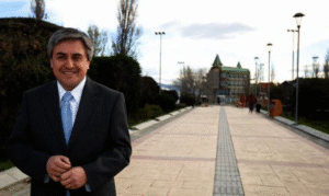 Fernando Paredes lidera el conteo de votos en la ciudad de Puerto Natales