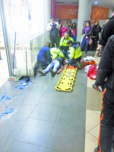 Óptica deberá pagar 3 millones de pesos por lesiones que provocó la caída de su letrero