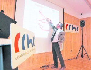 Socios de CChC Punta Arenas analizan leyes de incentivo a la inversión y estatuto