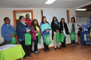 Mujeres del barrio Seno Almirantazgo conforman brigada de reciclaje