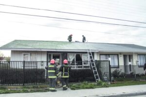 Principio de incendio afectó a dos viviendas en Las Naciones