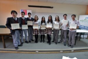Colegio Puerto Natales es campeón del 4º torneo interescolar de debate científico
