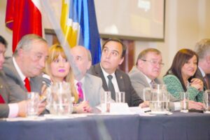 Presidente del CORE le pide al intendente que abandone la testera y éste se niega