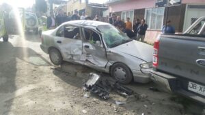 Colisión de alto impacto deja dos personas lesionadas