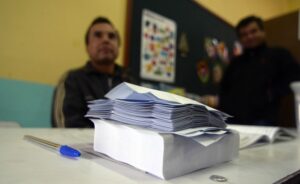 Hoy vence presentación de excusas para vocales de mesa ante el Servel