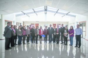 Reconocen esfuerzo de jefas de hogar que cursan sus estudios superiores