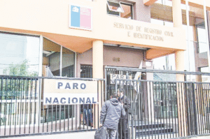 Ciudadanos molestos tras paralización de Registro Civil