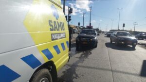 Pasajera de colectivo resultó lesionada en accidente de tránsito en Avenida Frei y Enrique Abello