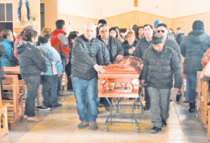 Masiva y emotiva despedida tuvo joven asesinado por arranque de celos