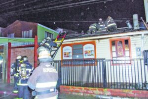 Un calefón habría  provocado incendio  que quemó panadería