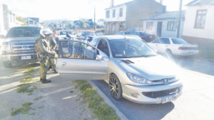 Motorizados de Carabineros detuvieron a sujetos con marihuana y cocaína