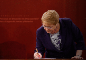 Presidenta Bachelet realiza cambios en 8 subsecretarías y servicios
