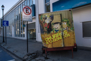 Conductor ebrio impactó contra carro de venta de churros