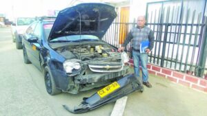 Drama vive dueño de taxi colectivo que  fue chocado por motociclista argentino