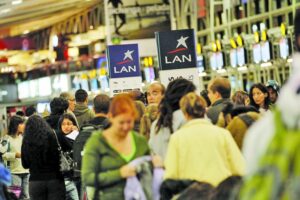 Hasta 70% creció demanda de pasajes en buses y aerolíneas por fin de semana largo
