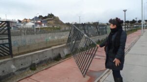Antisociales destruyen las rejas  de Costanera del Río de Las Minas