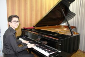 Pianista Danilo Poduje volvió a destacar en Concurso “Toca el Cielo” de Radio Beethoven