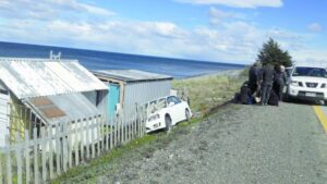 Milagrosa salvada de chofer que impactó cerco en la ruta