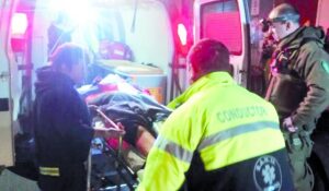 Dan de alta a hombre de 72 años apuñalado en confuso incidente