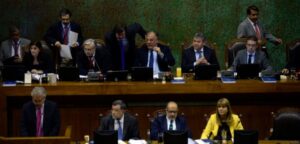 Sector público no tendrá reajuste salarial tras fracaso de proyecto del Gobierno en el Congreso