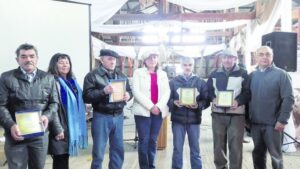 Seremi de Agricultura entrega reconocimiento a cuatro destacados esquiladores de la Sociedad Ganadera