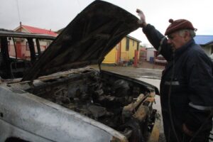 Madrugada de terror: incendian dos vehículos de vecinos de la Población 18 de Septiembre