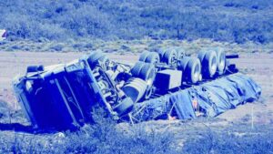 Violento volcamiento de camión chileno en ruta a Comodoro