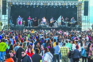 Masiva participación  en Fiesta Multicultural  de Punta Arenas