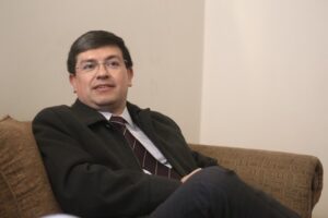 Director del hospital clínico lamentó declaraciones del Colegio Médico
