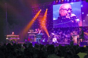 Municipio le debe a productor de Festival mientras Radio Bío Bío niega cobros por transmisión